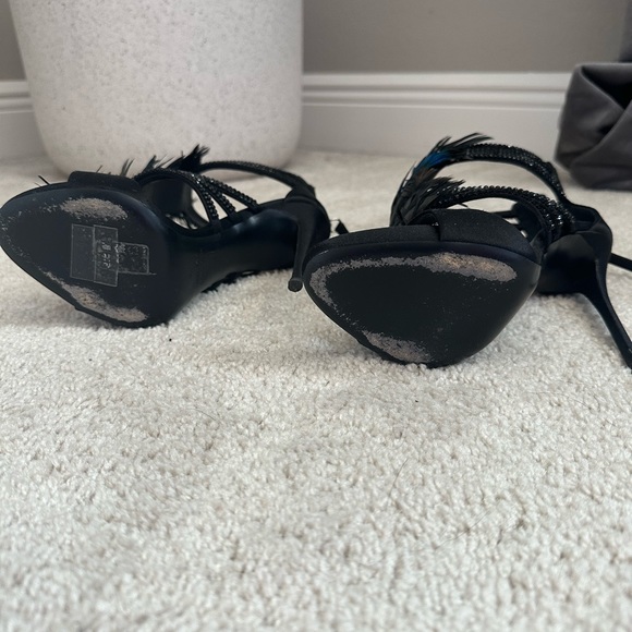 Giuseppe Zanotti heels with zip closure and crystal and feather embellishments - Picture 2 of 4